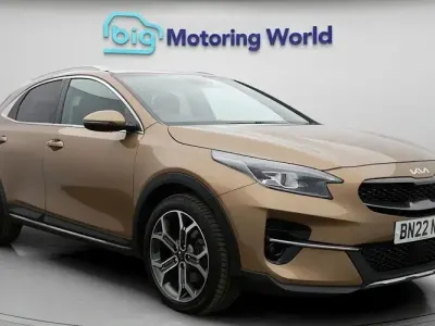 Usado Kia XCeed 160 CV (117 kW) 2022 Marrón SUV