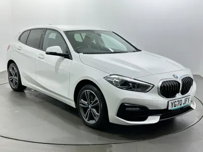 Begagnad BMW 116 Sport Line 2020 Vit Halvkombi