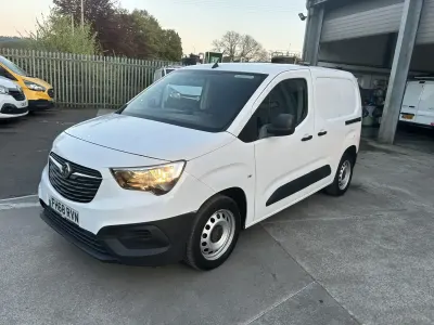 Używany Vauxhall Combo Edition 100 KM (73 kW) 2019 Biały Minivan