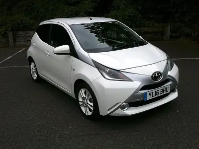 Used Toyota Aygo X-pure 69 HP (50 kW) 2016 White Hatchback