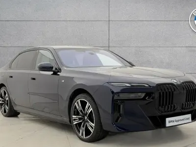 Usado BMW 750e M Sport 482 CV (354 kW) 2025 Azul Berlina