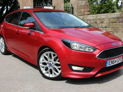 Used Ford Focus Zetec 125 HP (91 kW) 2015 Red Hatchback