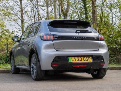 Peugeot e-208