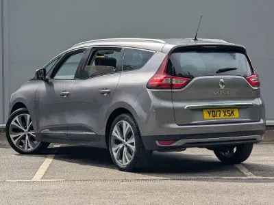 Usado Renault Grand Scénic IV Dynamique 160 HP (117 kW) 2017 Cinzento Monovolume