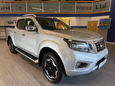 Used Nissan Navara Tekna 190 HP (139 kW) 2019 Silver Pickup