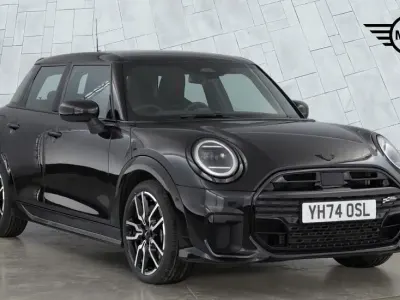 Usado Mini Cooper Hatch 154 HP (113 kW) 2024 Preto Citadino