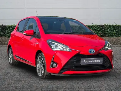 Used Toyota Yaris 100 HP (73 kW) 2018 Red Hatchback
