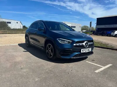 Usado Mercedes GLA200 AMG Line Premium 2023 Azul SUV