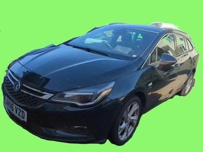Used Vauxhall Astra SRi 136 HP (100 kW) 2016 Green Estate