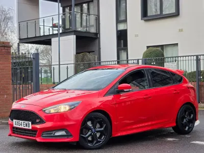 Used Ford Focus ST 185 HP (136 kW) 2015 Red Hatchback