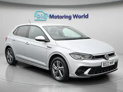 Usado VW Polo R-line 110 CV (80 kW) 2023 Plateado Utilitario