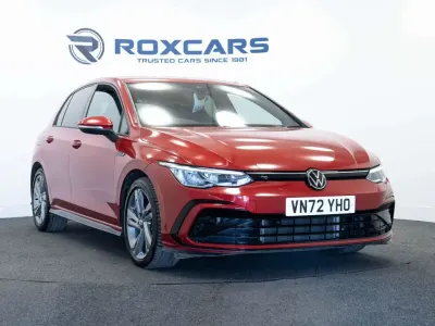 Begagnad VW Golf VIII R-line 150 HK (110 kW) 2023 Röd Halvkombi