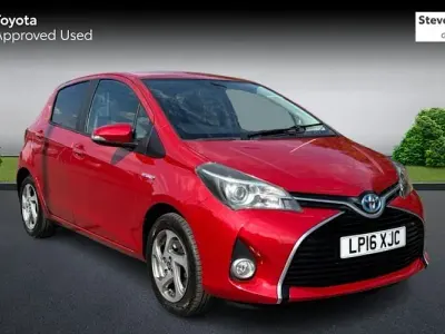 Used Toyota Yaris 101 HP (74 kW) 2016 Red Hatchback