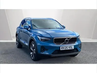 Usado Volvo XC40 Ultra 163 HP (119 kW) 2025 Azul SUV