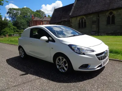Used Vauxhall Corsa Sportive 95 HP (69 kW) 2015 White Hatchback