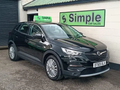 Usado Vauxhall Grandland X Business Edition 130 HP (95 kW) 2020 Preto SUV