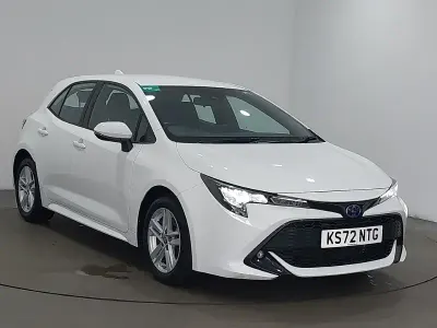 Used Toyota Corolla 122 HP (89 kW) 2023 White Hatchback