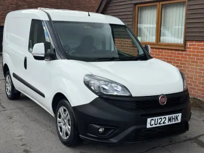 Usado Fiat Doblò 2022 Blanco Monovolumen