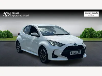 Used Toyota Yaris Design 114 HP (83 kW) 2023 White Hatchback