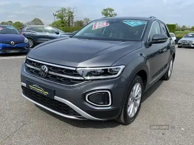 Usado VW T-Roc Style 150 HP (110 kW) 2023 Cinzento SUV