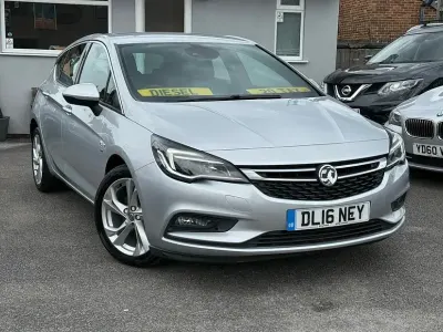 Used Vauxhall Astra SRi 110 HP (80 kW) 2016 Silver Hatchback