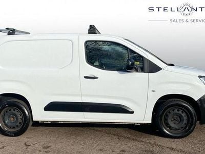 White Used 2022 Peugeot Partner Premium MPV | £9,998 (Good price)