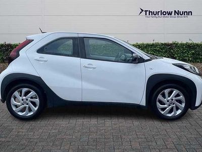 Begagnad Toyota Aygo X PURE 72 HK (52 kW) 2024 Vit SUV