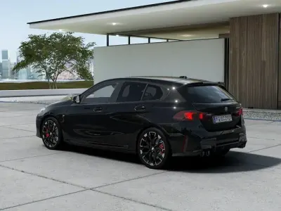 Nuevo BMW M135 Performance 300 CV (220 kW) 2026 Negro Utilitario