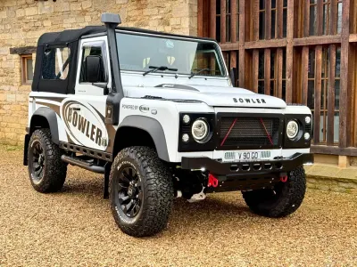 Używany Land Rover Defender 525 KM (386 kW) 2012 Biały Pickup