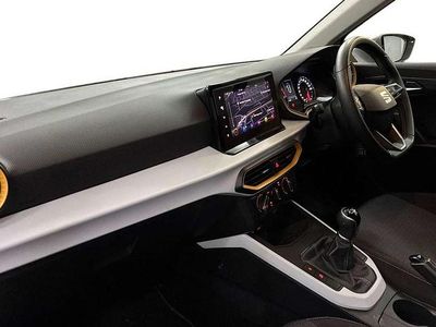 Used Seat Arona SE Technology 94 HP (69 kW) 2022 Silver SUV