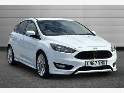 Gebraucht Ford Focus ST-Line 125 PS (91 kW) 2017 Weiß Kleinwagen