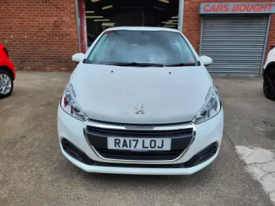 Used Peugeot 208 Active 67 HP (49 kW) 2017 White Hatchback