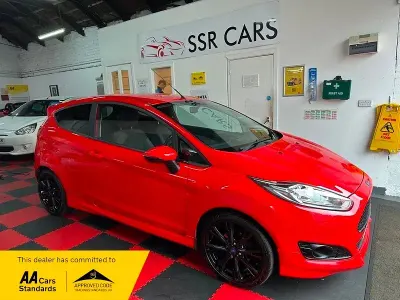 Used Ford Fiesta Zetec 125 HP (91 kW) 2016 Red Hatchback