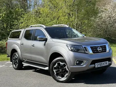 Begagnad Nissan Navara Tekna 190 HK (139 kW) 2019 Grå Pickup