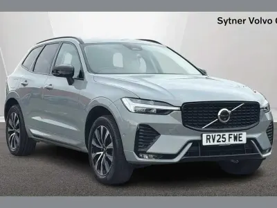 Usado Volvo XC60 Plus 247 HP (181 kW) 2025 Cinzento SUV