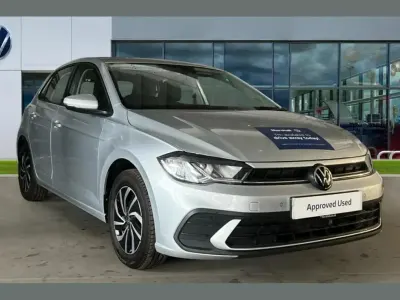 Used VW Polo Life 95 HP (69 kW) 2023 Reflex silver metallic Hatchback
