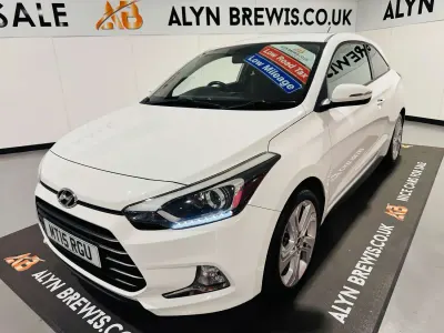 Used Hyundai i20 Sport 84 HP (61 kW) 2015 White Coupe