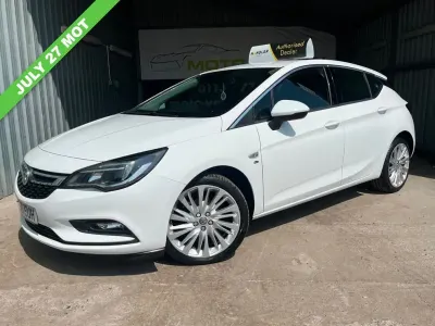 Used Vauxhall Astra Elite 150 HP (110 kW) 2016 White Hatchback