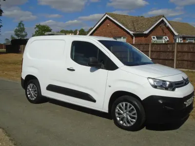 Used Citroën Berlingo Start 100 HP (73 kW) 2019 White MPV