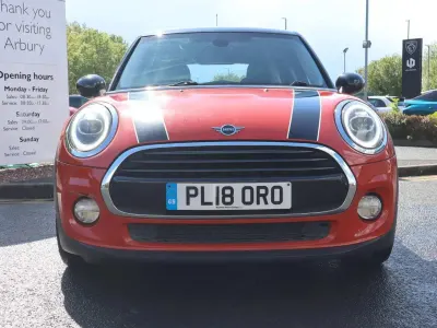 Used Mini Cooper Hatch 134 HP (98 kW) 2018 Orange Hatchback