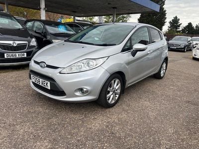 Usado Ford Fiesta Zetec 2008 Prateado Citadino