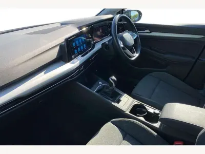 Gebraucht VW Golf VIII Life 130 PS (95 kW) 2023 Grau Kleinwagen
