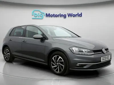Begagnad VW Golf VII Match 116 HK (85 kW) 2019 Grå Halvkombi