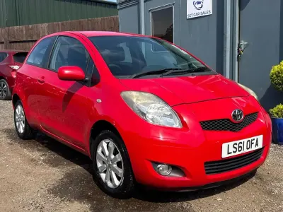 Used Toyota Yaris 69 HP (50 kW) 2011 Red Hatchback