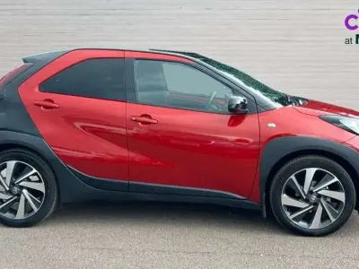 Used Toyota Aygo X 72 HP (52 kW) 2025 Red SUV