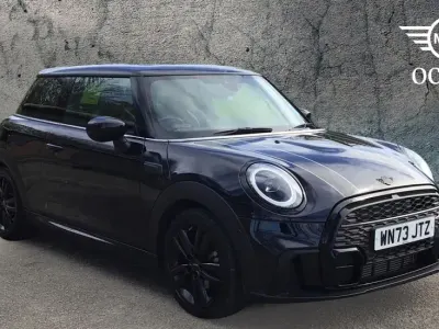 Usado Mini Cooper Hatch 134 CV (98 kW) 2023 Negro Utilitario