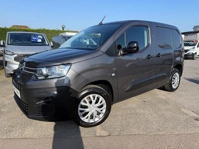 Used Citroën Berlingo 100 HP (73 kW) 2022 Grey MPV