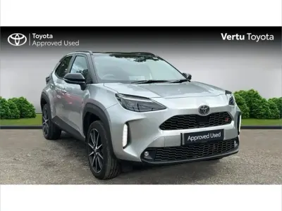 Usado Toyota Yaris Cross Sport 128 HP (94 kW) 2025 Prateado SUV
