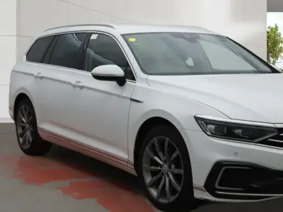Used VW Passat Advance 218 HP (160 kW) 2019 White Estate