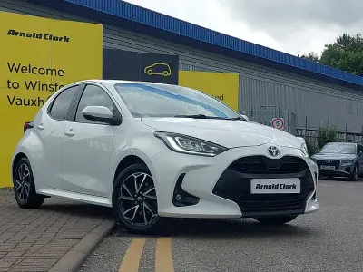 Used Toyota Yaris Design 116 HP (85 kW) 2022 White Hatchback